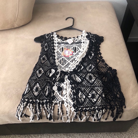 Women’s Macrame Vests - Picture 2 of 4